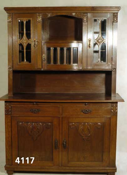 Aufsatzschrank, deutsch, um 1910, Korpus Weichholz, Buche und Eiche massiv, Eichefur- nier, bzw. Eiche massiv, aufgesetzte Schnitzereien aus dem ...