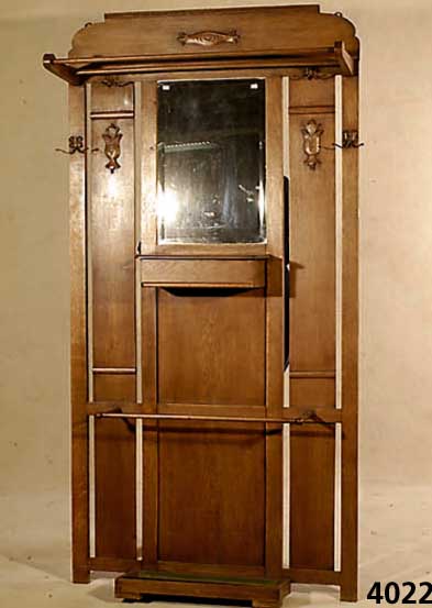 Flurgaderobe, deutsch, um 1905/10, Eiche massiv, Eichefurnier, Korpus z.T. Weichholz, aufgesetzte Schnitzereien, abstrakt floral, original ...