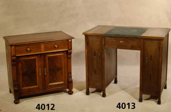 Kommodenschrank, deutsch, um 1880/90, GrÜn- derzeit, Korpus Weichholz, Wurzelnußfurnier, z.T. gespiegelt, auf Rahmen gearbeitet, aufge- setzte ...