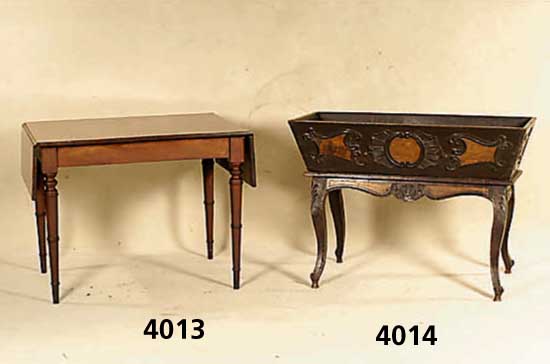 Backmulde (?), sÜddeutsch, um 1770/80, Eiche massiv, Rocaillenschnitzerei aus dem Vollholz , Inlets Nußbaumwurzelfurnier, leicht nach ...
