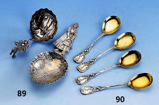 11 EislÖffel, deutsch, um 1900, 800er Silber, Meistermarke Bruckmann, Heilbronn, plastischer Glockenblumendekor, teilver- goldet, reiner ...