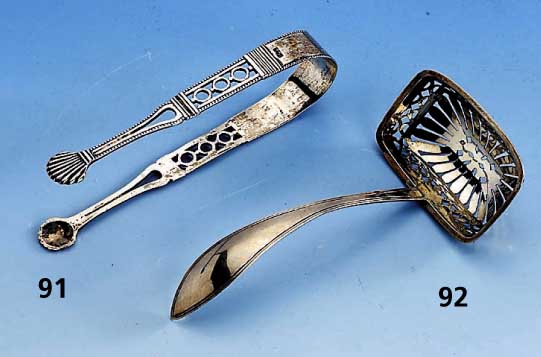 ZuckerlÖffel, Niederlande um 1820/30, 830er Silber, Kuhle mit Durchbrucharbeit, Griff gebogt, L. ca. 15 cm