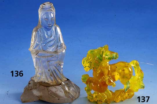 Bergkristallskulptur, China um 1900/20, vollplastische Darst. einer Guan-Yin, auf Sockel, min. besch., H ca. 11 cm