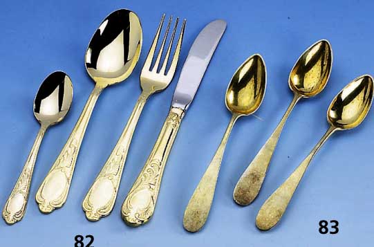 72-teil. Besteck 24kt-hartvergoldet, Solingen, mit Zertifikat, best. aus 12 Messer, 12 Gabeln, 12 LÖffel, 12 KaffeelÖffel, 12 Ku- chengabeln, ...
