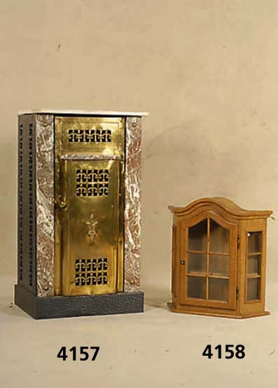 HÄngeschrÄnkchen, deutsch, um 1965, Eiche massiv, Korpus z.T. Weichholz, Fenster ver- sprosst, Barockstil, Oberteil leicht geschwu- ngen, 2 ...