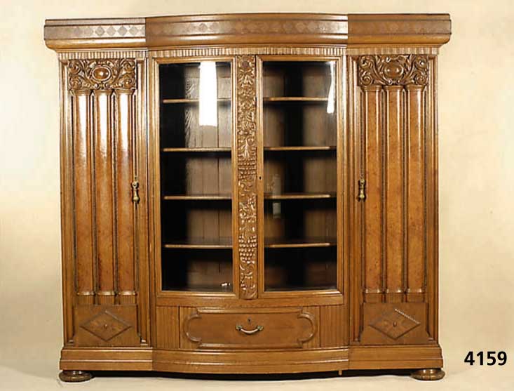 BÜcherschrank, deutsch, um 1910/12, Korpus Eiche und Buche massiv, Eichefurnier, SÄulen Wurzelnußfurnier, vertikale 3-fache Aufteilung , ...