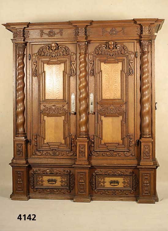 Fassaden- bzw. Sakristeischrank, mitteldeutsch , um 1860/70, Umkreis Ulm, unter Verwendung von wenigen Älteren Teilen, Front auf Rahmen ...