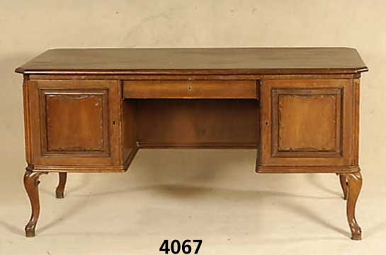 Damenschreibtisch, deutsch, um 1920/30, Korpus Weichholz und Buche, Nußbaum massiv, Nußbaumfurnier, geschwungene Beine, Ecken ab- geschrÄgt, ...