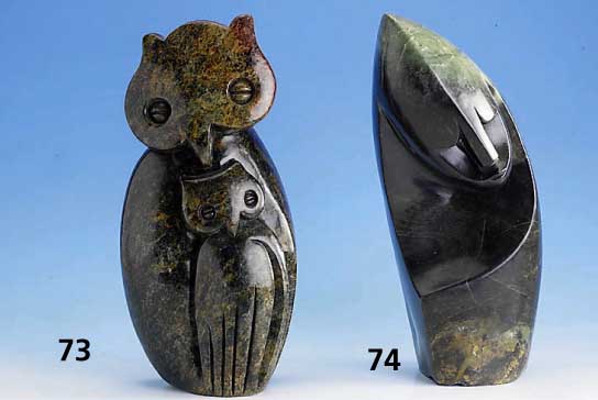 Skulptur aus Serpentingestein, grÜn- Schwarz, in Gedanken versunkene menschliche Darstellung, Unikat, H. ca. 35.5 cm