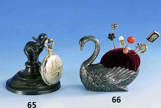 TaschenuhrstÄnder Elefant, Bronze, patiniert, mit Taschenuhr, H ca. 9 cm