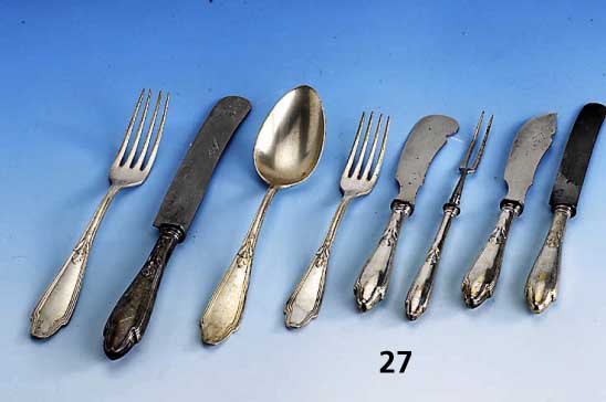 75-tlg. Besteck, Metall versilbert, Entwurf Hugo Leven, Jugendstil, best. aus: 16 Menuemessern (Klingen z. T. erneuert), 17 Menuegabeln, 12 ...
