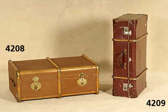 Reisekoffer, deutsch, um 1910, Pappe, Lein- entuch getÄnkt, Bugholz massiv, reiche BeschlÄge, Kunstvernagelung, original Leder- griffe, ...