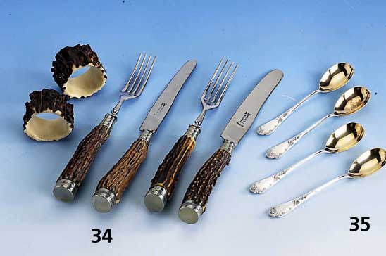 12 DessertlÖffel mit VorlegelÖffel, deutsch WMF um 1900, Legierung N I/0, Laffen teilvergoldet, floraler Dekor, barockisierend, in orig. Etui, ...
