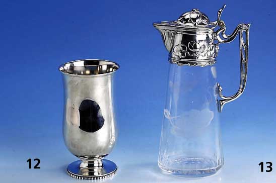 Saftkrug, deutsch um 1900, sign. Kwiss, Metall versilbert, zeittyp. floraler Dekor mit Seerosen und BlÄttern, Glaskorpus mit floralem Dekor, sek., ...