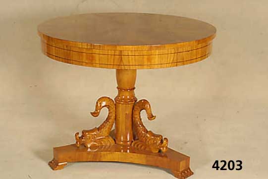 Prunktisch, um Biedermeierstil, nach dem Vorbild von 1825, Korpus Weichholz, Kirsch- baumfurnier, vielfach gespiegelt, sternfÖrmig angeordnet, ...