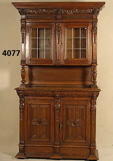 Aufsatzschrank, Belgien, um 1880/90, z.T. auf Rahmen gearbeitet, Korpus Weichholz, Eiche massiv, Eichefurnier, Front vertikal 3-fach gegliedert, ...