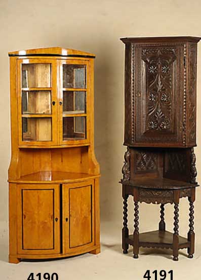 Eckschrank, aus verschiedenen Teilen, Ober- teil um 1880/90, wohl England, Eiche massiv, abstrakt florale Verzierung, Mittelteil Holland/England ...