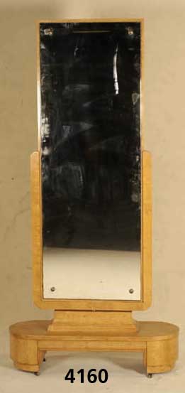 Drehspiegel, deutsch, um 1925/28, Korpus Weichholz und Buche, Birke- und Bergahornfur- nier, z.T. gespiegelt, sparsame Leistenver- zierung, reines ...