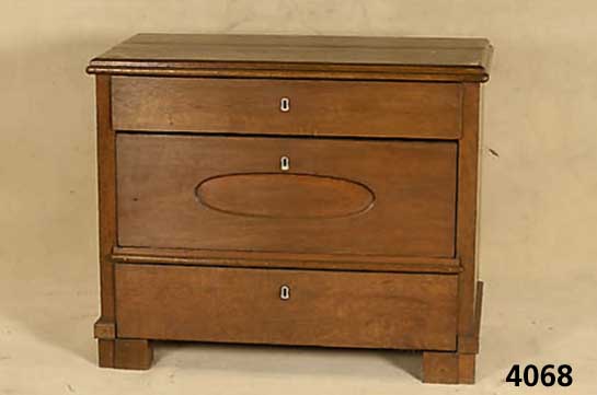 3-schÜbige Kommode, norddeutsch, um 1840/50, Eiche massiv, SchlÜsselschilde Bein, stÄrkere Gebrauchsspuren, OberflÄche muß behandelt werden, ...