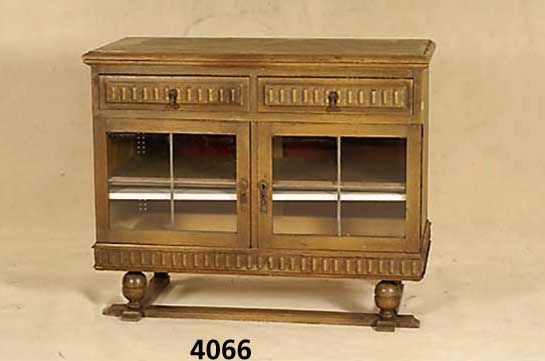 Vielzweckschrank, deutsch, um 1910/15, z.T. auf Rahmen gearbeitet, Korpus Weichholz, Eiche massvi, Bleiverglasung sekundÄr, Verzierung Ähnlich ...