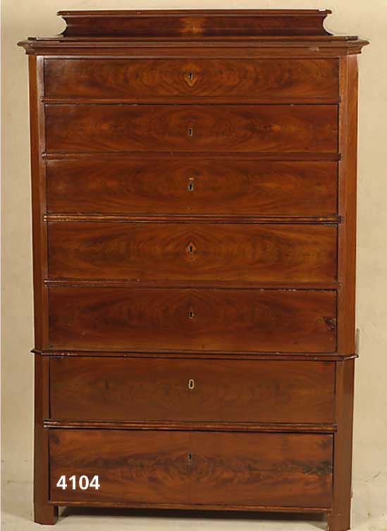 Herrenkommode, deutsch, um 1870/80, Korpus Weichholz, Schubladen Eiche massiv, Front und Seiten Pyramidenmahagonifurnier doppelt ge- spiegelt, ...
