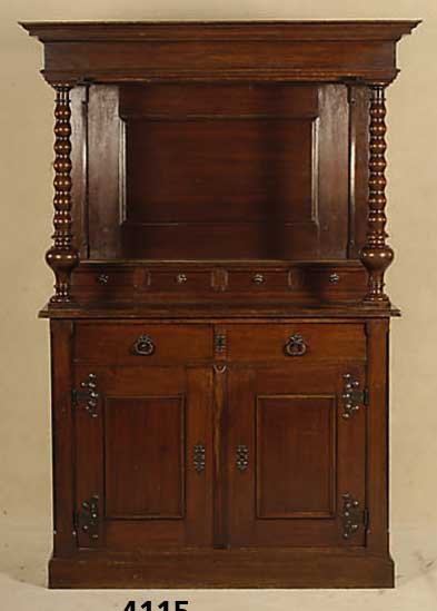 Sogenannter Baldachinschrank, Holland, um 1900 , Korpus Weichholz, Front und Trageteile Eiche massiv, Schnitzereien Eichefurnier, auf- gesetzte ...