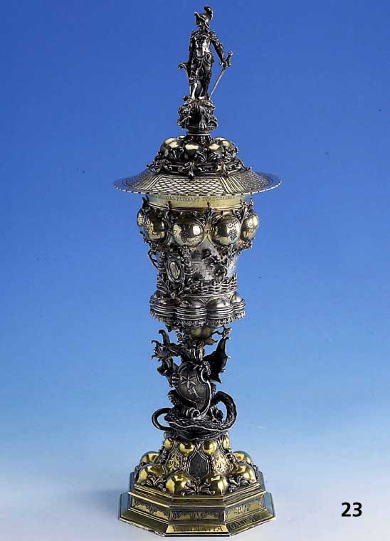 Deckelpokal, Frankfurt/M, Juwelier Hessen- berg um 1890/1900, 800er Silber, teilver- goldet, die Firma Hessenberg & Co. gehÖrte in der 2. H. des ...