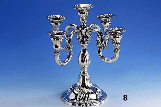 Kerzenleuchter, wohl deutsch 30er Jahre, Barockstil, 800/835er Silber, 5 Brennstellen, TÜllen abnehmbar, z. T. goudroniert, l. verbeult, 1 Arm ...
