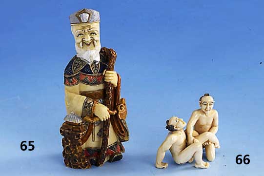 Objekt, Erotika, aus Mammutelfenbein, China nach 1900, schwarz staffiert, vollplastische Darstellung zweier chinesischen MÄnner, H. ca. 4.5 cm, ...