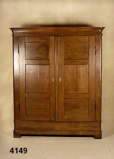 Biedermeierschrank, deutsch/Pfalz, um 1830/40, Front und Seiten Eiche massiv, auf Rahmen gearbeitet, 12-kassettig, ausgewÄhltes Holz, Anordnung ...