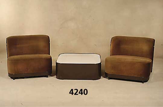 2 Schalensessel und Tisch, deutsches Design Cor, um 1960/62, in der Literatur vielfach belegt, Holz in die Form gebogen, braun bzw. weiß gelackt, ...