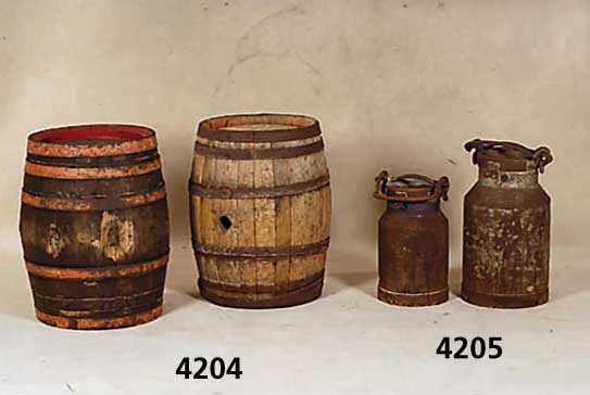 2 BierfÄsser, deutsch, 50er/60er Jahre, mit Eisenreifung, Alters- und Gebrauchsspuren, schÖne DekorationsstÜcke, H. ca. 56 cm, D. ca. 39 cm