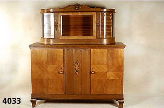 Aufsatzbuffet, deutsch, um 1925/28, ArtDeco, Korpus Hartholz, Weichholz, hervorragende Verarbeitung, TÜren kaukasisch Nußbaum, z.T. geometrisch ...
