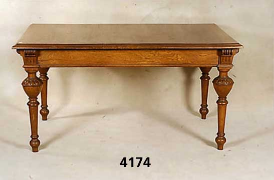 Tisch, deutsch, um 1880/90, Korpus Weich- holz, Nußbaum und Eiche massiv, Zarge und Platte Eichefurnier, Beine gedrechselt, in 5-facher ...