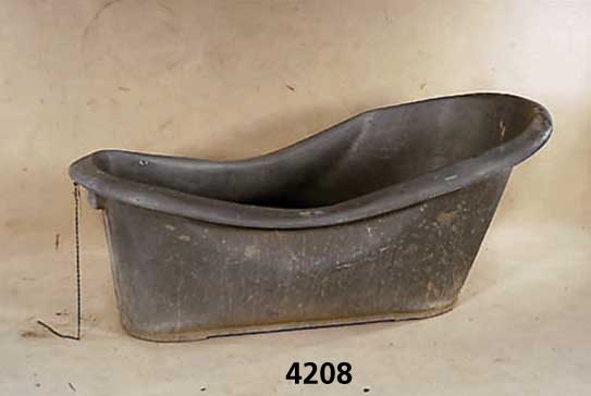 Zinkwanne, deutsch, um 1900/10, ursprÜnglich auf Sockel montiert, beschÄdigt, originell, ca. 70x170x89