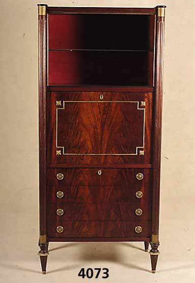 StandsekretÄr mit Vitrinenteil, England, im Kolonialstil, Pyramidenmahagoni, gespiegelt furniert, kanellierte HalbsÄulen an den Zargen , ...