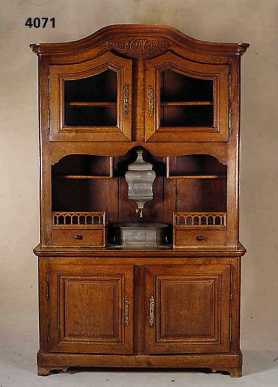 KÜchenschrank, sÜddeutsch/Elsaß-Lothringen, datiert CM 1835, wohl Älter etwa 1820, mit Zinnbeuler und -wanne von 1767, Meistermarken aus der ...