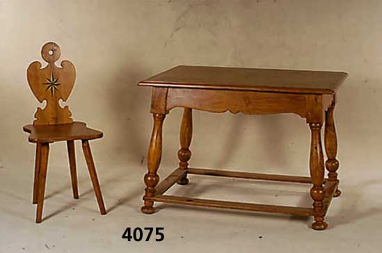 Bauerntisch, wohl Tirol/Hessen, sogenannter Jockeltisch, Eiche massiv, Eichefurnier, Fadenintarsien, sogenanntes Bandelwerk, Drech- selarbeit, ...