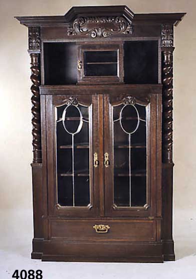 Vielzweckschrank, deutsch, um 1905/10, Korpus Weichholz, Buche und Eiche massiv, Mittelteil leicht nach vorne versetzt, in sich 5-fach gegliedert, ...