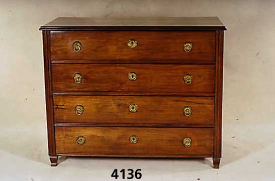 Kommode, wohl Österreich, um 1860/70, Kirschbaum massiv, 4 Schubladen, 2-fach gerie- fte Leisten, Alters- und Gebrauchsspuren, ca. 103x126x62cm, ...