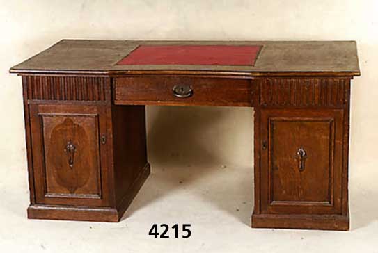 Schreibtisch, deutsch, um 1910/15, Korpus Eiche und Buche massiv, Front Oberteil mit Zahnfries, Rahmenverarbeitung, eingesetzte Inlets mit ...