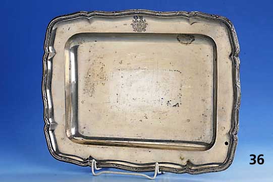 Tablett, deutsch um 1900, 800er Silber, Metzger, mit grav. Adelswappen, 4-fach gebÄndert mit Kreuzbandverzierung, Barockstil, Maße ca. 34 x 27 ...