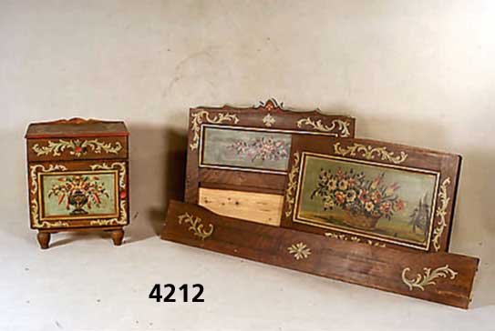 Schlafzimmer, nach alpenlÄndischem Vorbild, nach Auffassung von 1910, Weichholz, bunt ge- faßt, Barockstil, bestehend aus: 2 Betten (93x 104x208 ...