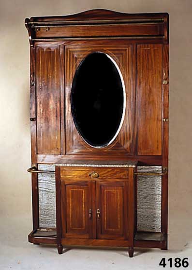 Gaderobe, Frankreich, um 1890/1900, Korpus Weichholz/Hartholz, Mahagonifurnier, mit Faden- bzw. Bandintarsien in Rosenholz, origi- nal AufhÄngung, ...