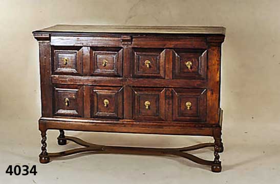 Stollenschrank, Belgien, 2. HÄlfte 19. Jhd., Korpus Weichholz, Eiche massiv, Eichefurnier, dick furniert, z.T. auf Rahmen gearbeitet, 4 ...