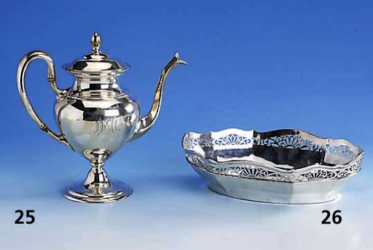 Anbietschale, Gebr. KÜhn, SchwÄbisch GmÜnd um 1910, 800er Silber, Vertrieber VIETOR, Frankfurt, Korpus facettiert, Fahne mit stil. floraler ...