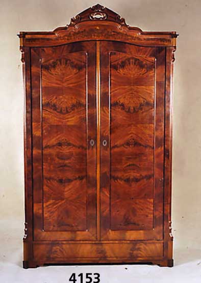 Kleiderschrank, norddeutsch, um 1890/1900, Korpus Weichholz, Pyramidenmahagonifurnier, 10-fach gespiegelt und aufgeklappt, leicht geschwungen, ...