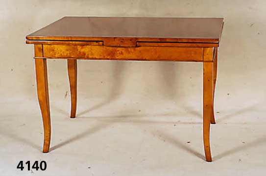 Ausziehtisch, Biedermeierstil, Kirschbaum massiv, Platte Birkefurnier, Beine leicht geschweift, sehr dynamisch, wohnfertig, handpoliert, ca. ...
