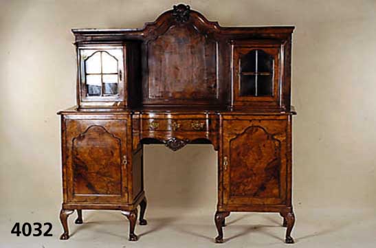 Aufsatzdoppelschrank, England/Niederlande, um 1900/10, spÄtviktorianischer Stil, Korpus Weichholz und Eiche massiv, Wurzelnußfurnier, vielfach ...