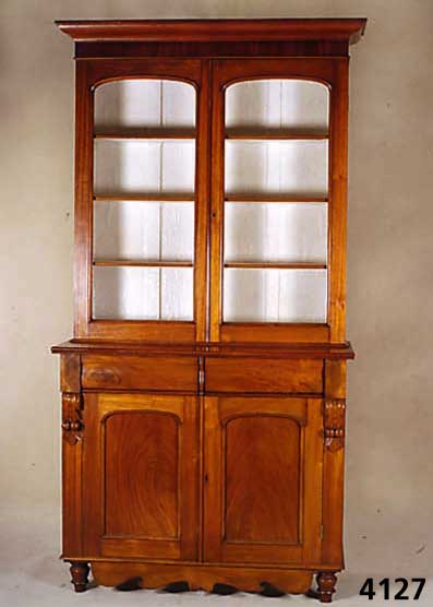 Aufsatzschrank, mitteldeutsch, um 1840/50, Korpus Weichholz, Nußbaum massiv, Palisander- , Mahagoni- und Nußbaumfurnier auf Mahagoni gebeizt, ...